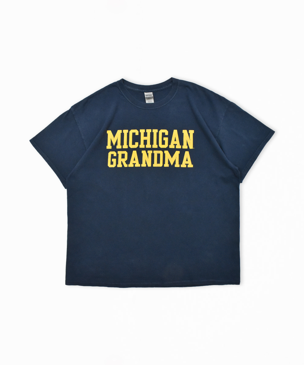 GILDAN ミシガン グランドマ カレッジプリント Tシャツ XL
